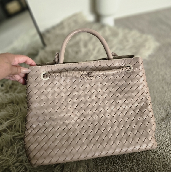 QUINCE Handwoven Satchel - Picture 8 of 9